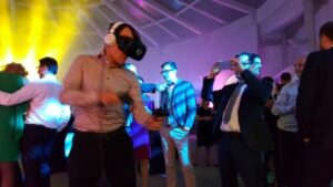 Read more about the article Relacja – atrakcje na&nbsp;firmowej gali banku – gogle do&nbsp;gier wynajem