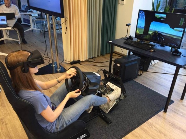 Symulator wyścigowy VR na wynajem