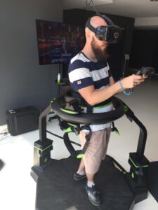 Read more about the article Realizacja – bieżnia VR Virtuix Omni Kraków