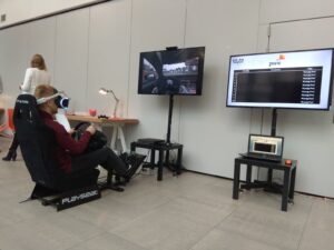 Read more about the article Realizacja: gogle VR, konsole, symulator rajdowy VR na&nbsp;targi kariery