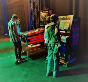 Read more about the article Realizacja: flipper i&nbsp;automat arcade do&nbsp;wynajęcia, retro atrakcje na&nbsp;event