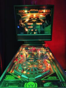 Read more about the article Konsole retro, automat arcade, flipper – atrakcje na&nbsp;wynajem