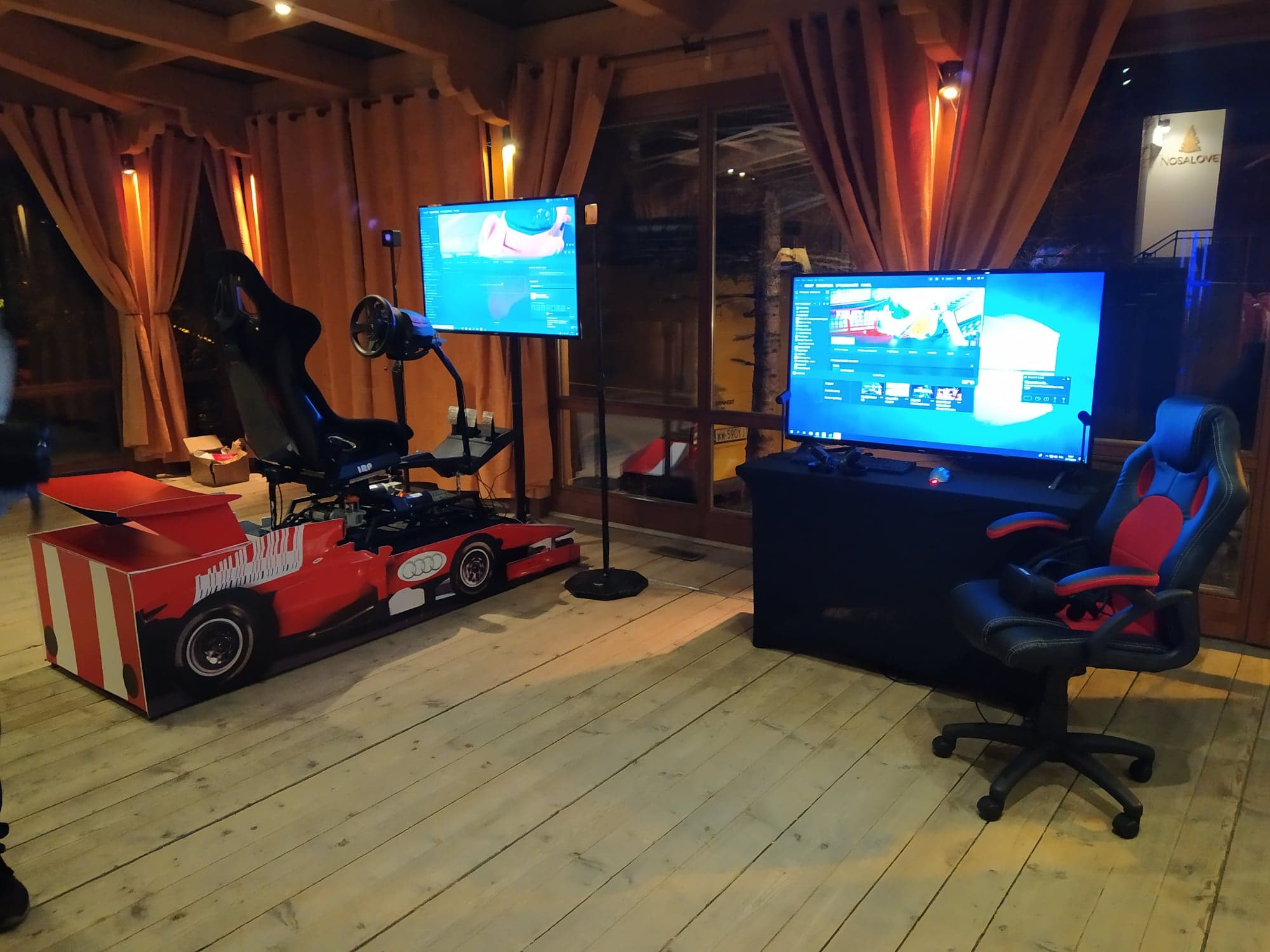Symulator rajdowy VR na podnośnikach w strefie eventowej