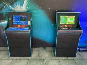 Retro do wynajęcia: automat arcade, pinball, konsola Pegasus