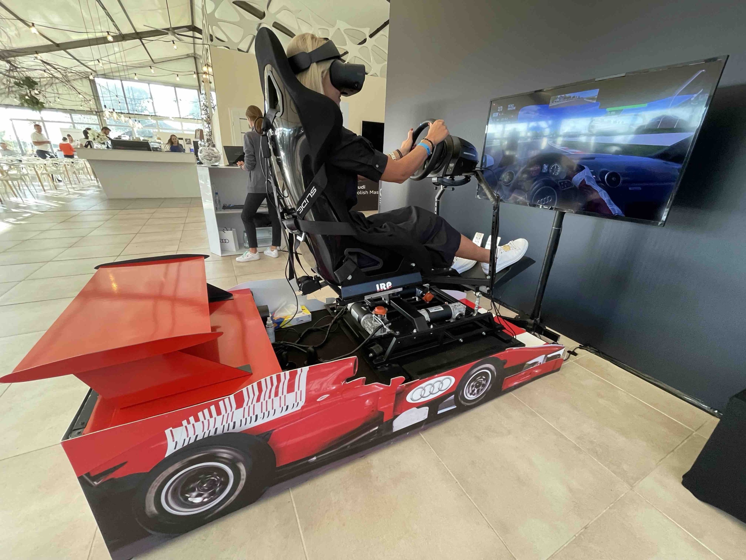 Symulator wyścigów samochodowych VR wynajem