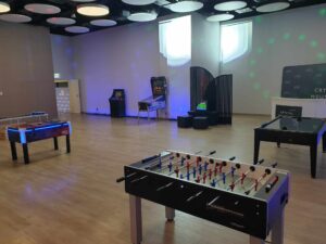 Read more about the article Retro atrakcje do&nbsp;wynajęcia na&nbsp;imprezę karnawałową