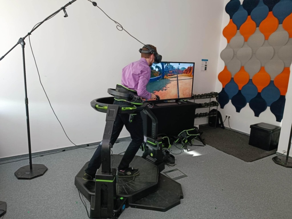 Bieżnia Virtuix Omni VR wynajem na event