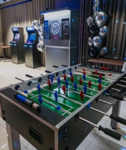 кікер (настільний футбол) на івент. стіл для гри в кікер