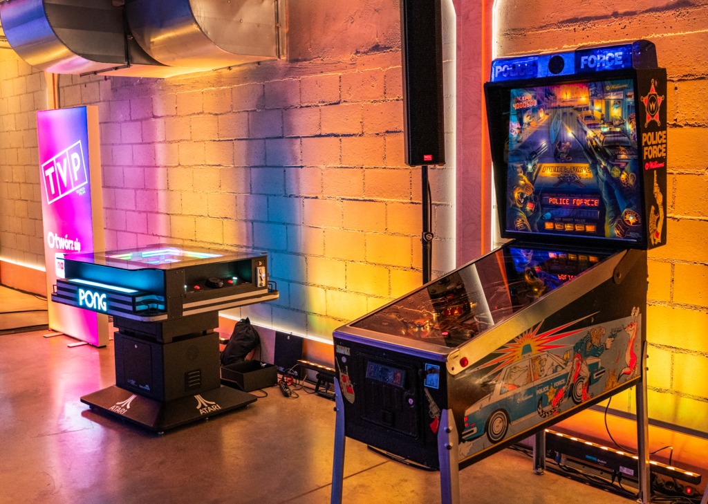 Flipper do wynajęcia. Retro atrakcje na wynajem. Retro pinball na event