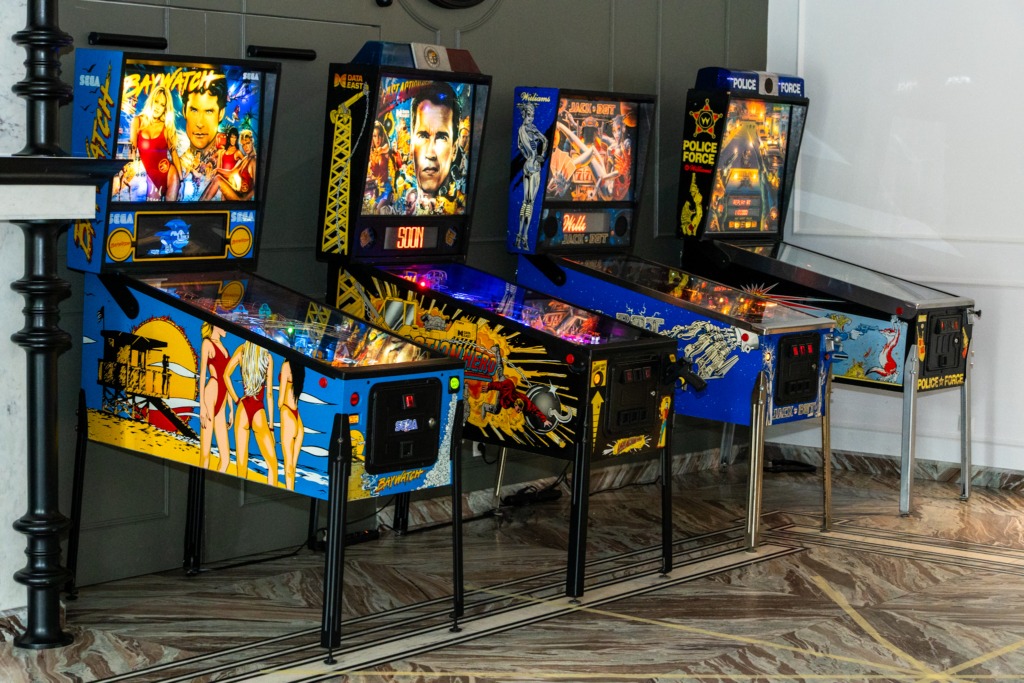 Retro flipper na wynajem. Pinball na wynajem