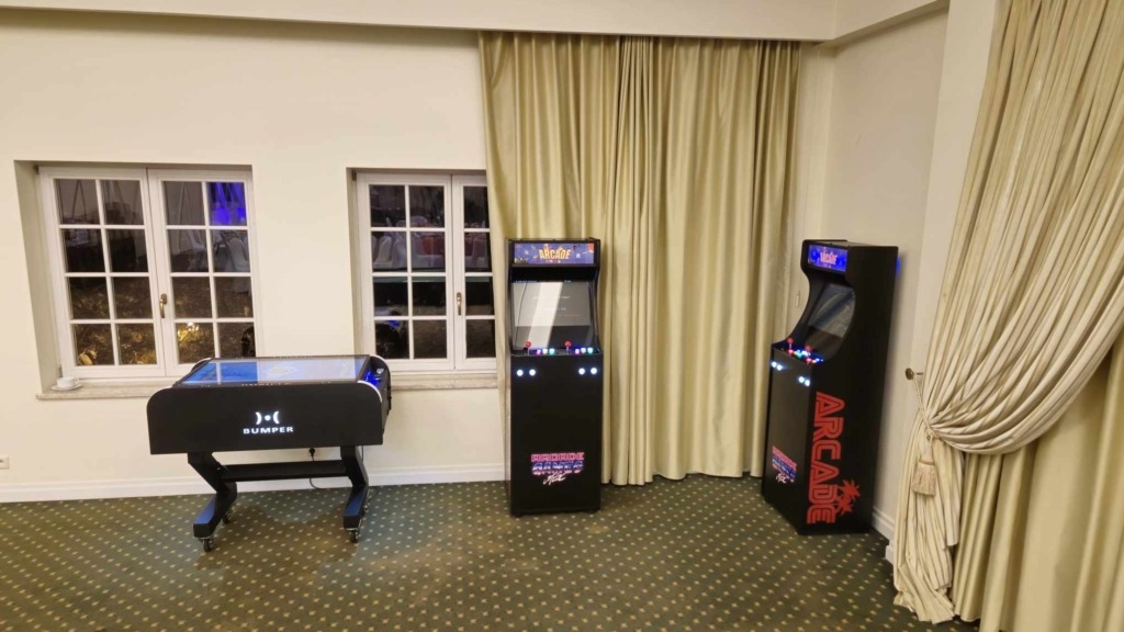 Automat arcade na wynajem. Retro atrakcje na wynajem.