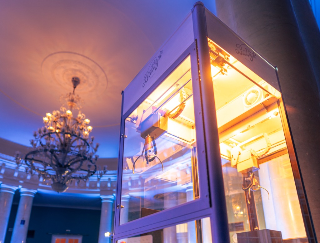 Automat vendingowy łapa szczęścia na wynajem. łapacz nagród na event
